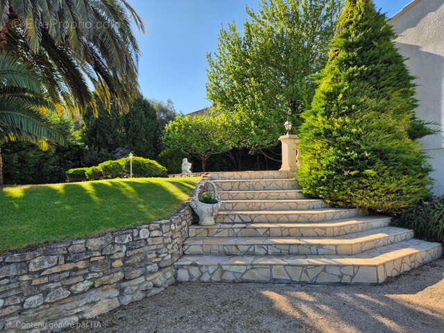 Maison à LAUDUN-L'ARDOISE