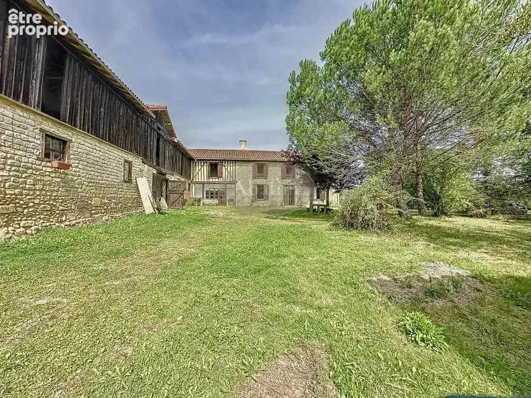 Ferme, dépendances 4 Ha - photo 4