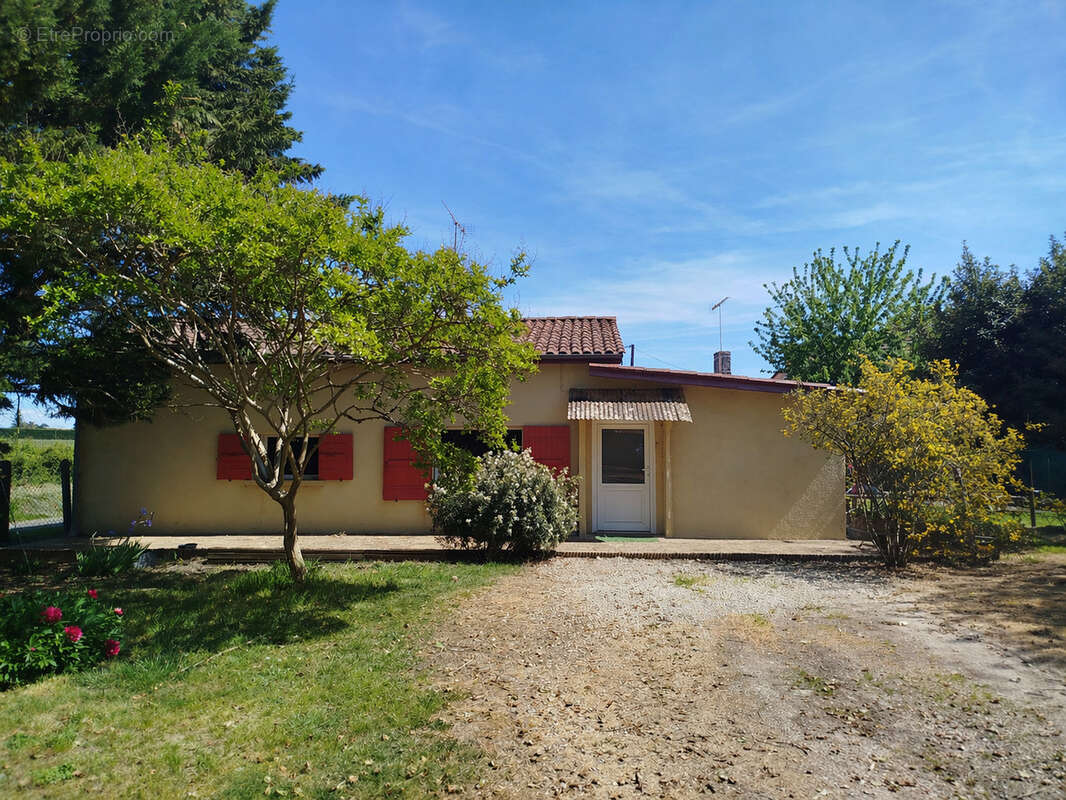 Maison à MASSUGAS