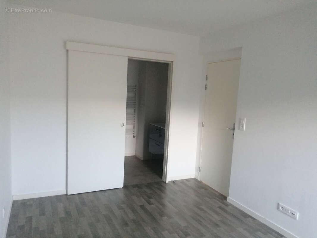NOUVEAU dans notre agence : Appartement lumineux avec balcon, parking sécurisé et ascenseur à Bruz centre - photo 6