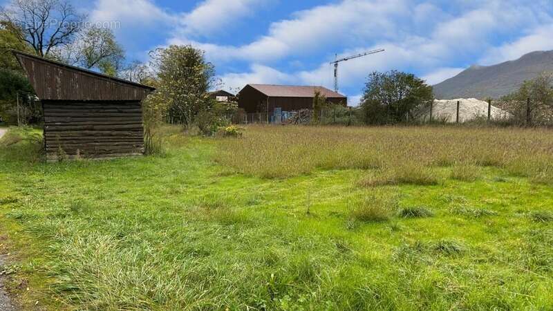 Terrain à SERRIERES-EN-CHAUTAGNE