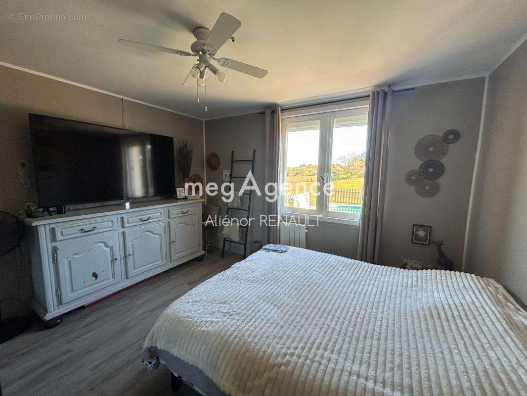 Maison à SAINTE-FOY-DE-LONGAS