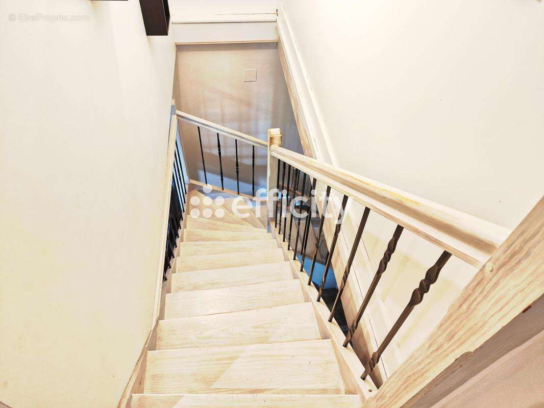 Maison à BRIZAMBOURG