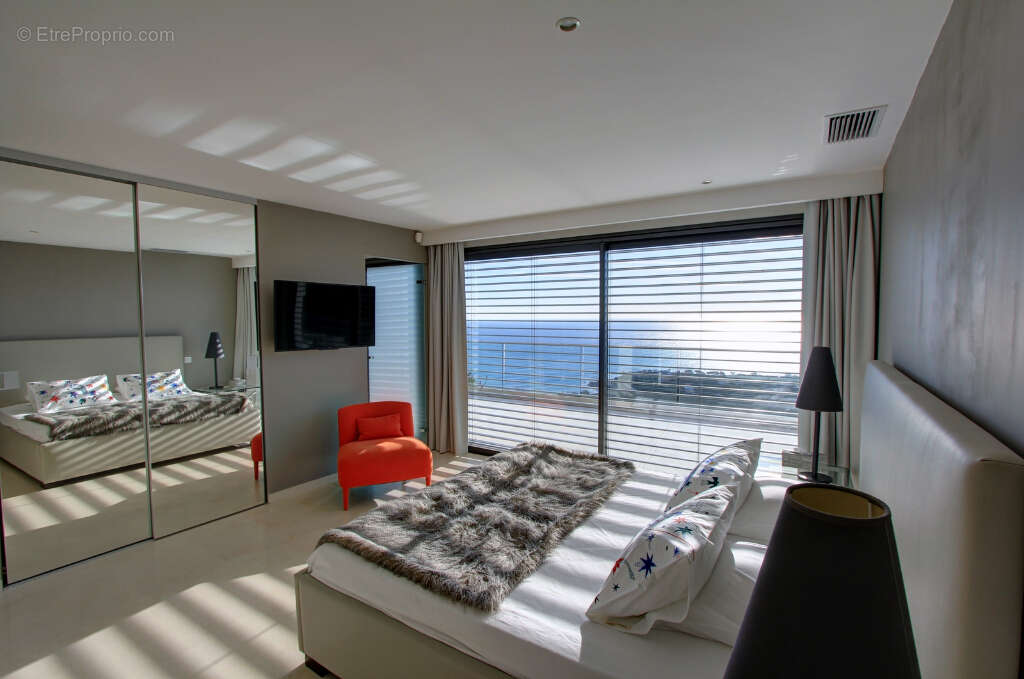 Maison à LES ISSAMBRES