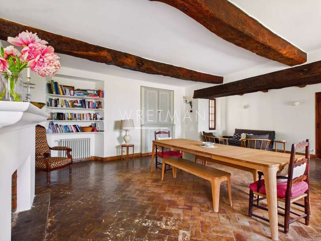 Maison à CHATEAUNEUF-GRASSE