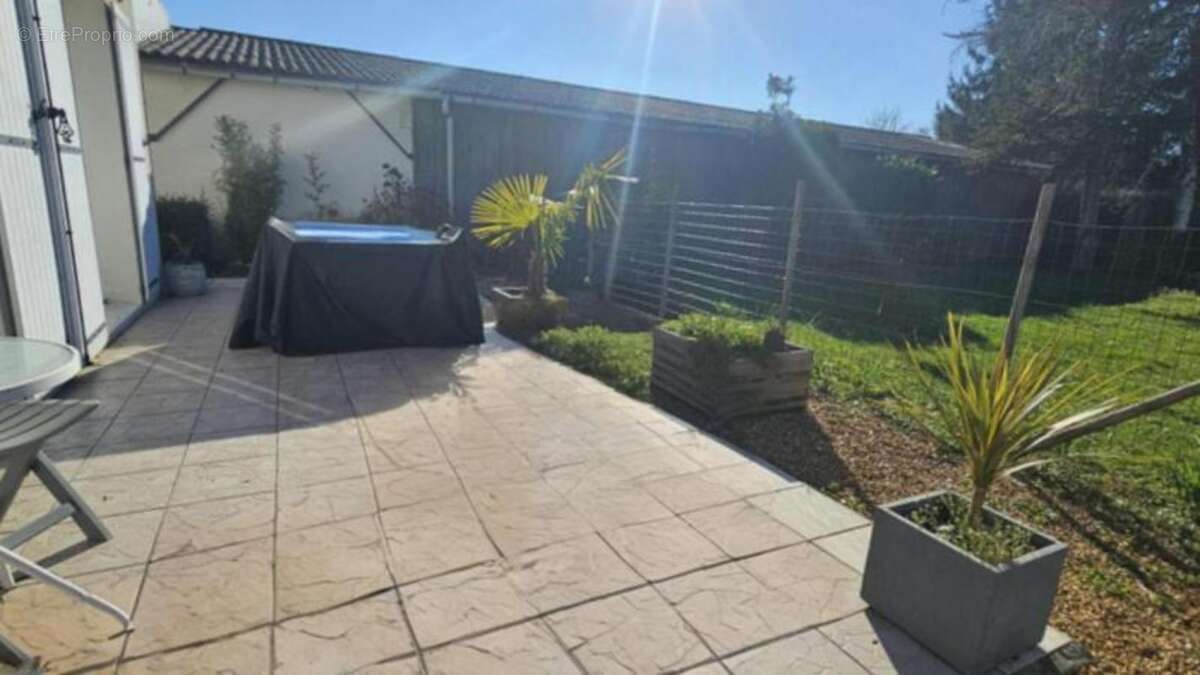 Noyant centre – Plain-pied 3 chambres, jardin sans vis-à-vis et garage de 35 m² - photo 19