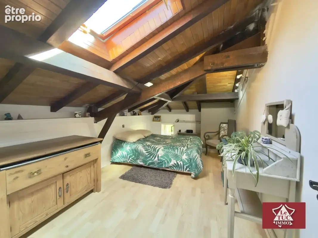 Maison en pierre avec garage, piscine et jardin. - photo 18