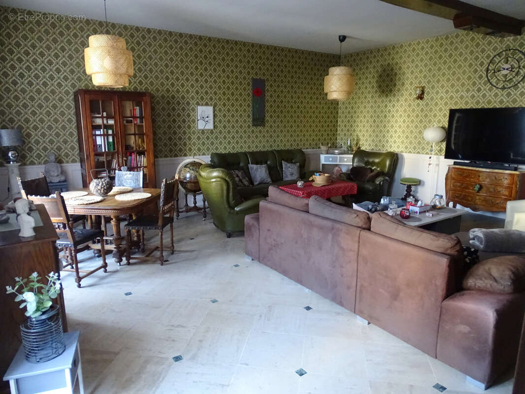 Maison à MONTIGNY-SUR-AUBE