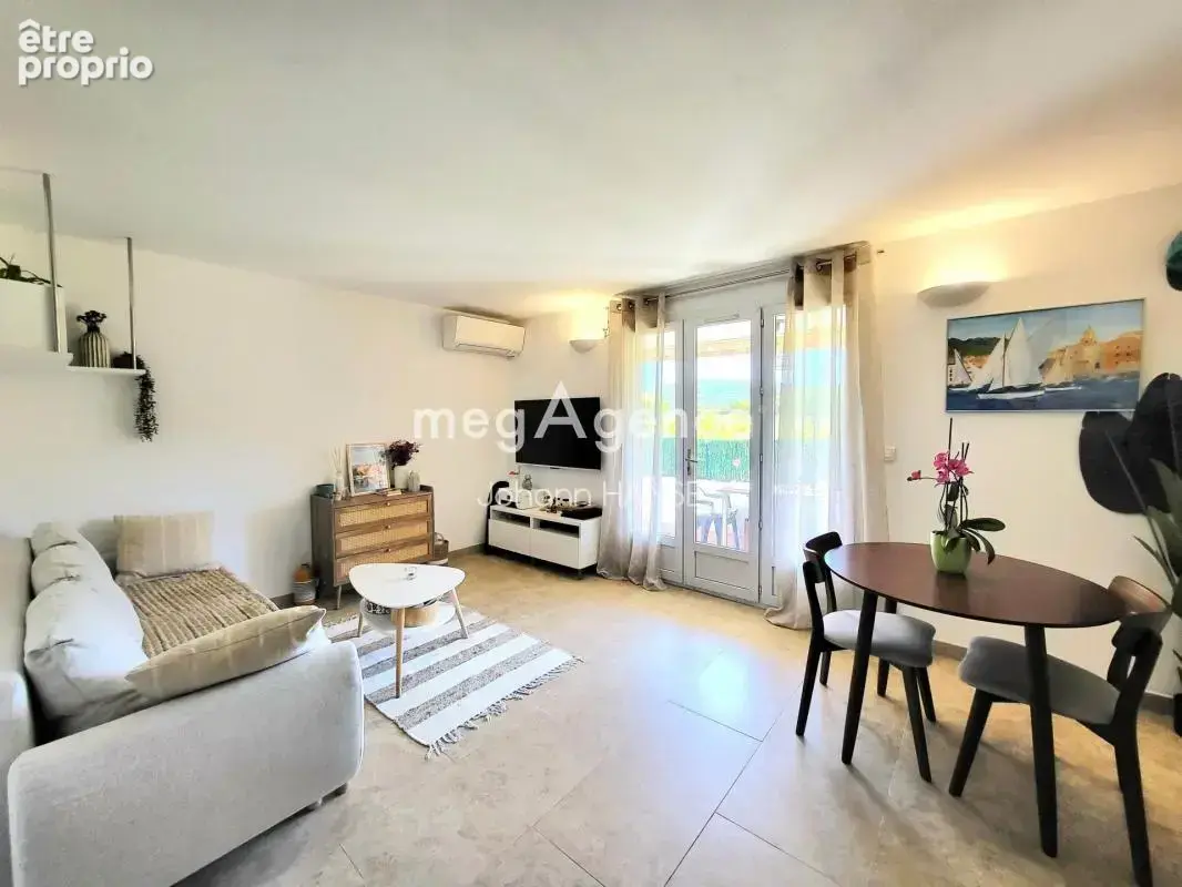 La croix-valmer – t2 29 m² – terrasse couverte 8 m² – piscine – tout à pied - photo 3