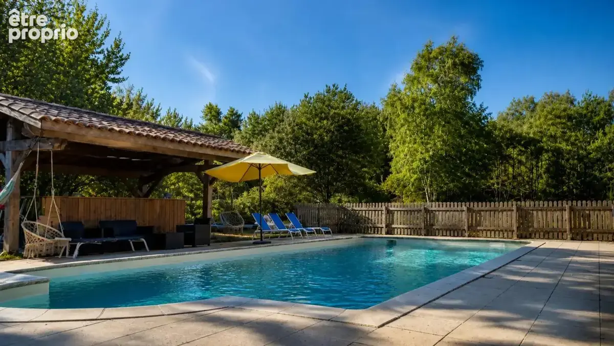 Maison de 9 pièces de 425 m² à La Sauve - photo 1