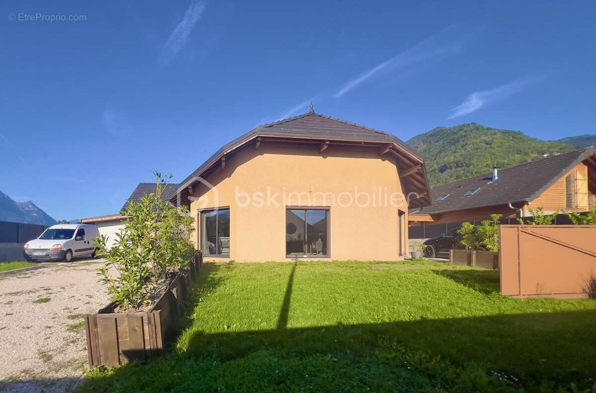 Maison à CHAMOUX-SUR-GELON