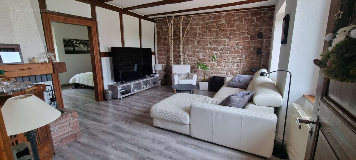 À vendre   Maison individuelle pleine de charme avec terrain et dépendances - photo 4