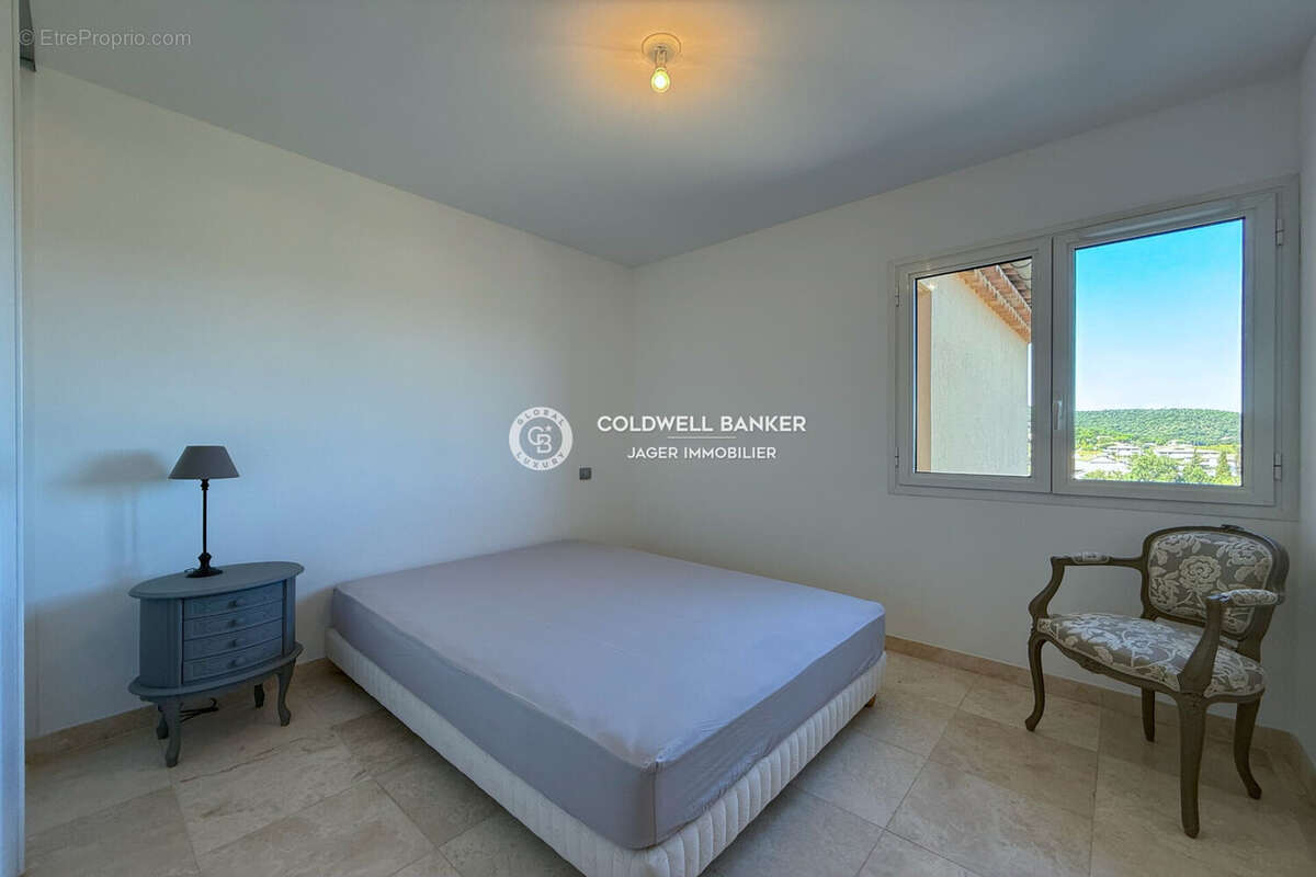 Appartement à LA CROIX-VALMER