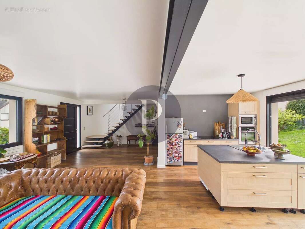 Maison à VERRIERES-LE-BUISSON