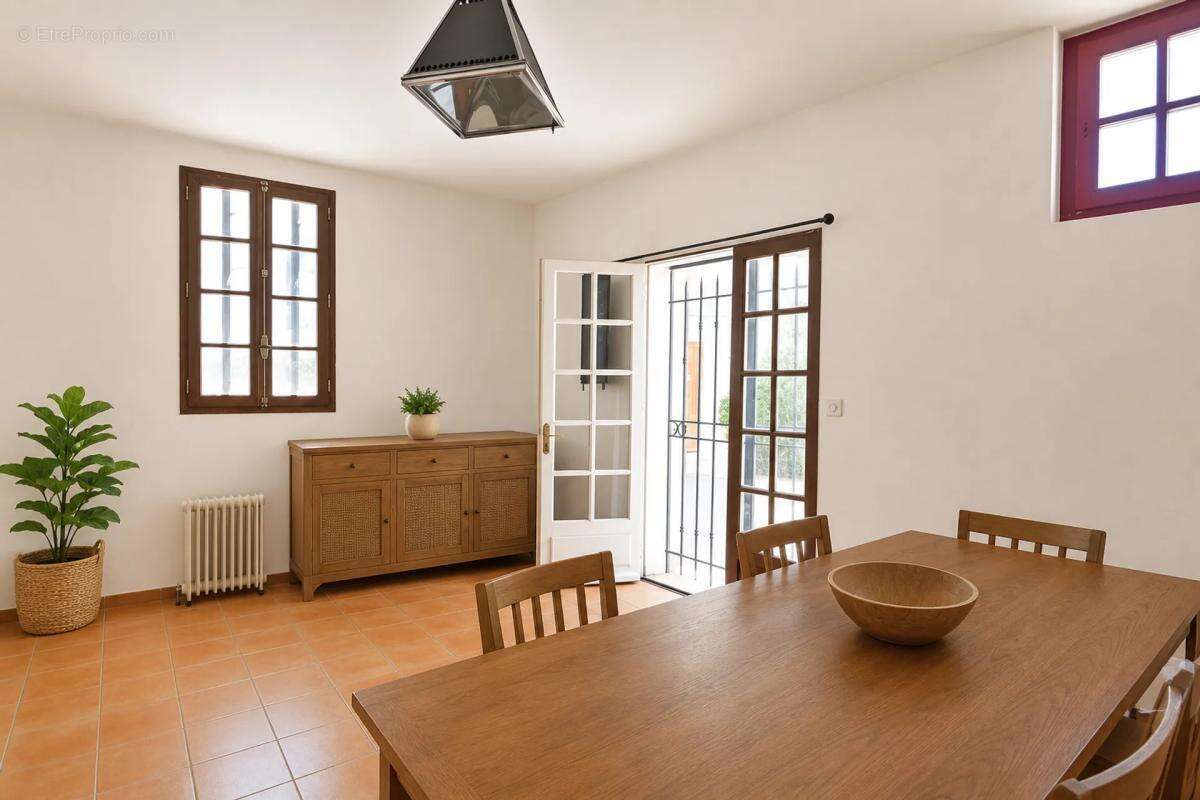 Maison meublée de 5 pièces de 79m2 à Saint-Gilles 30800 - photo 5