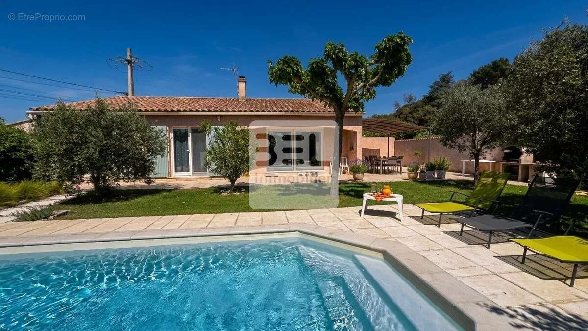 Maison à SAINT-LAURENT-DE-CARNOLS