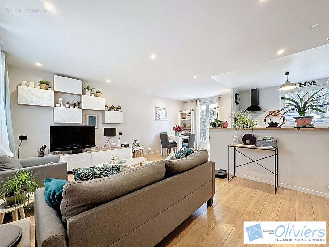 Maison à VOISINS-LE-BRETONNEUX