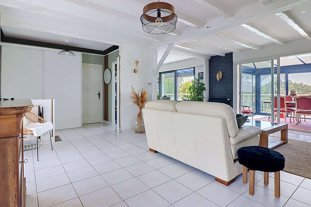 Maison avec piscine, sous-sol intégral et vue dégagée sur l'eau Esnandes 5 pièce(s) 115 m2 - photo 13