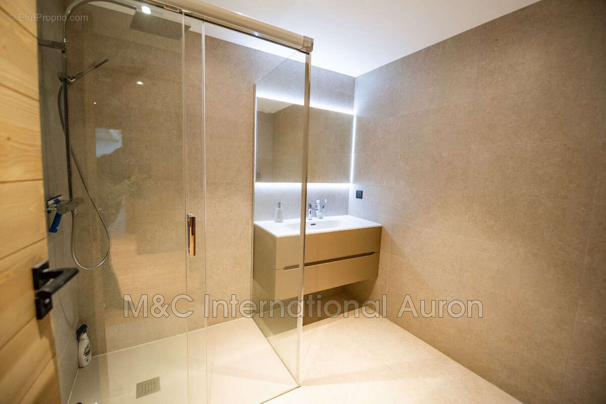 Appartement à SAINT-ETIENNE-DE-TINEE