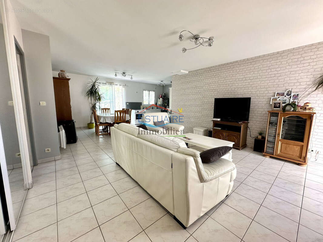 Maison 91 m² à Le Gavre  - photo 2