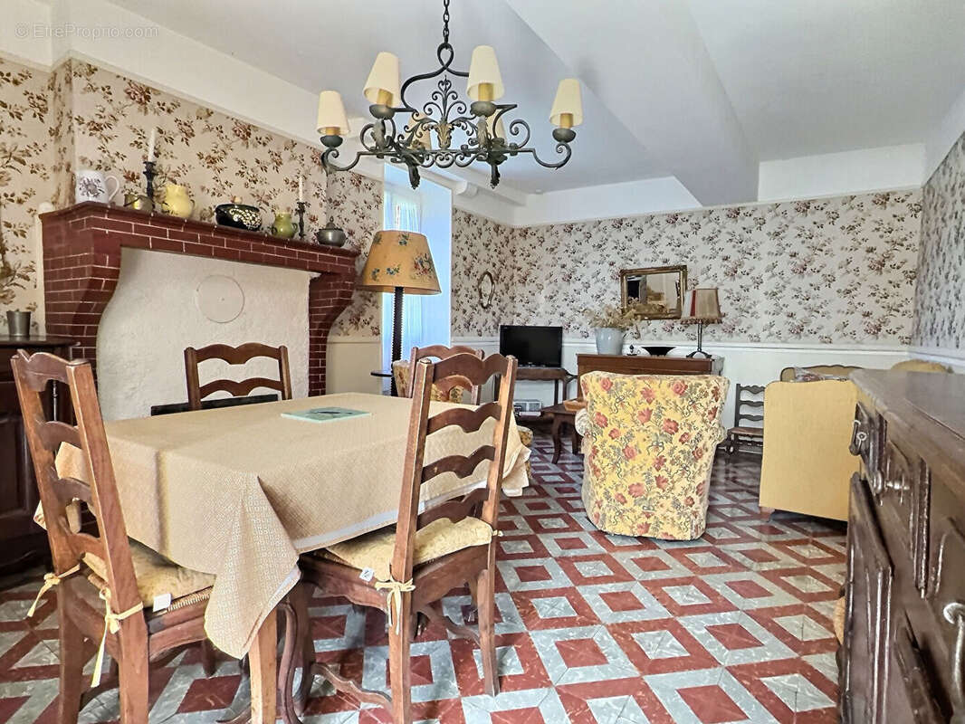Maison à SAINT-MARTIN-SOUS-MONTAIGU