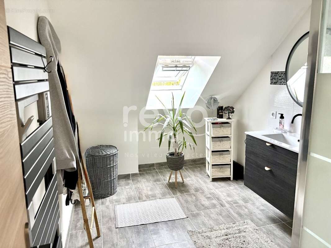 Maison à MONTREUIL-JUIGNE