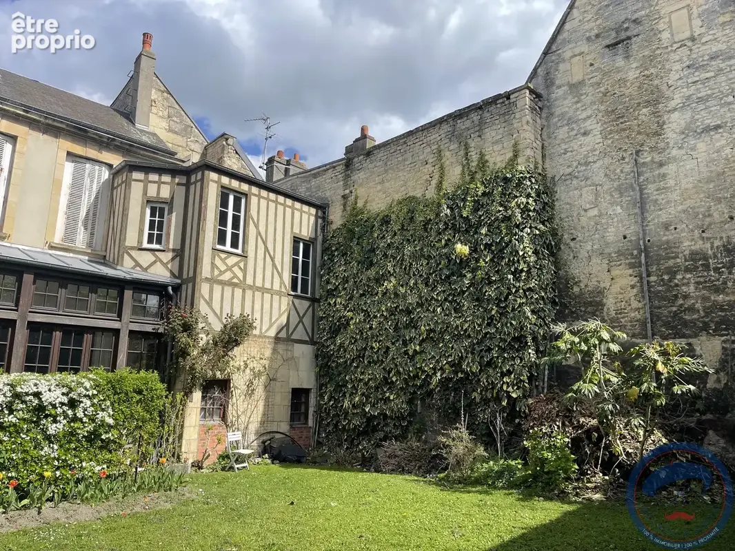 - CAEN. Propriété de caractère de 1870: 2 maisons reliées par un authentique porche équestre.1 365 000 Fai - photo 2