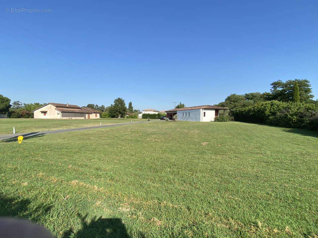 Terrain à BESSIERES