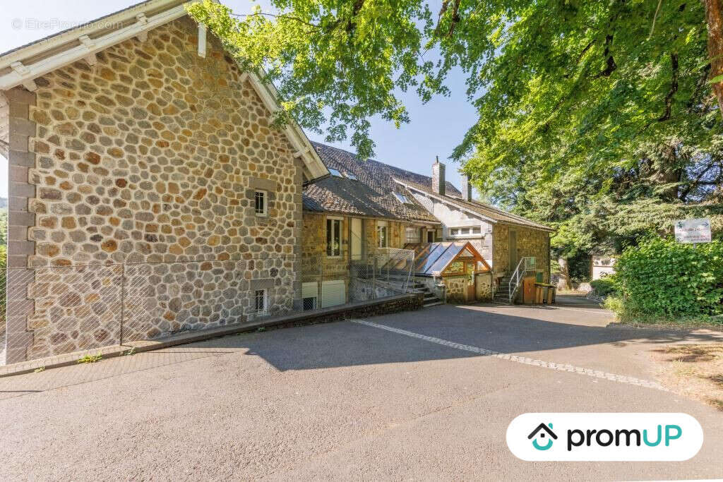 Commerce à MURAT-LE-QUAIRE