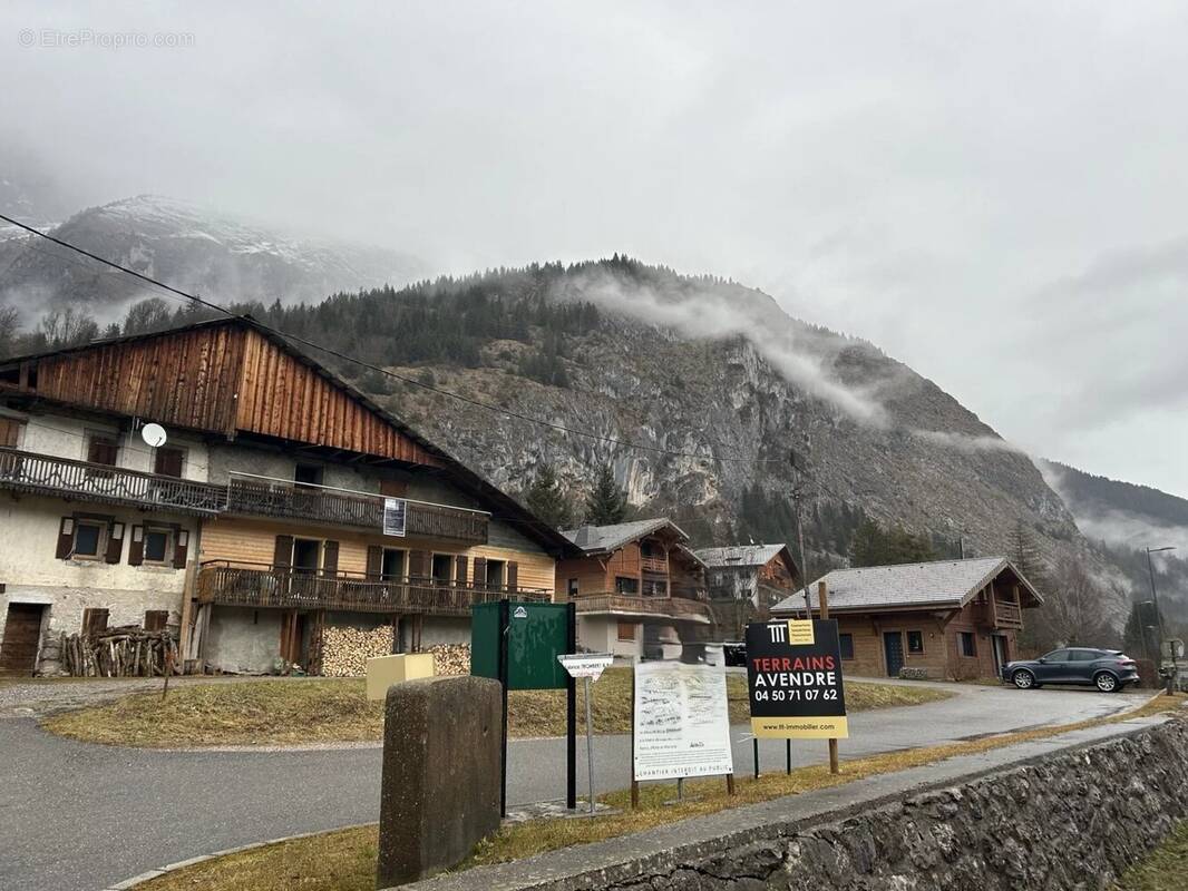 Terrain à ABONDANCE