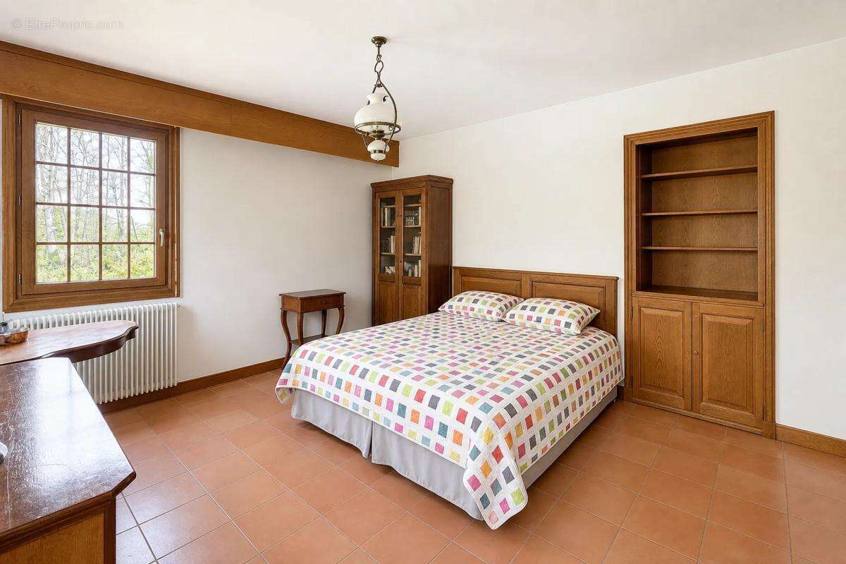 Majestueuse Maison Familiale de 303m², 2ha de Parc - photo 10