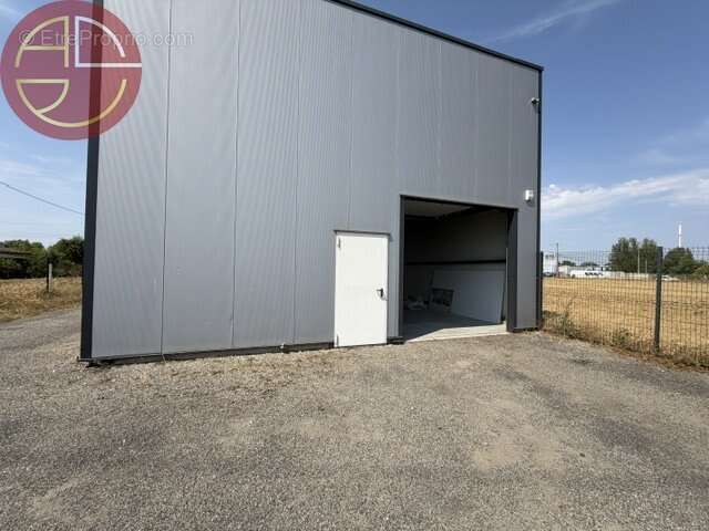 Commerce 351 m² à Saint-Jory  - photo 2