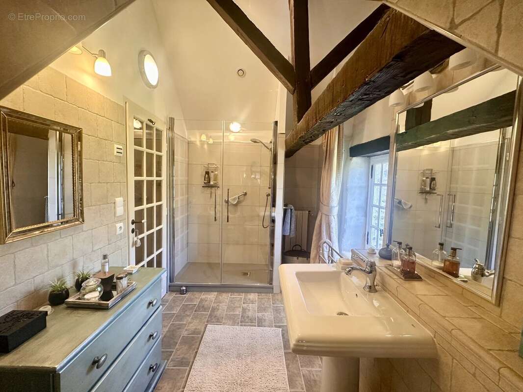 Maison à SEGUR-LE-CHATEAU