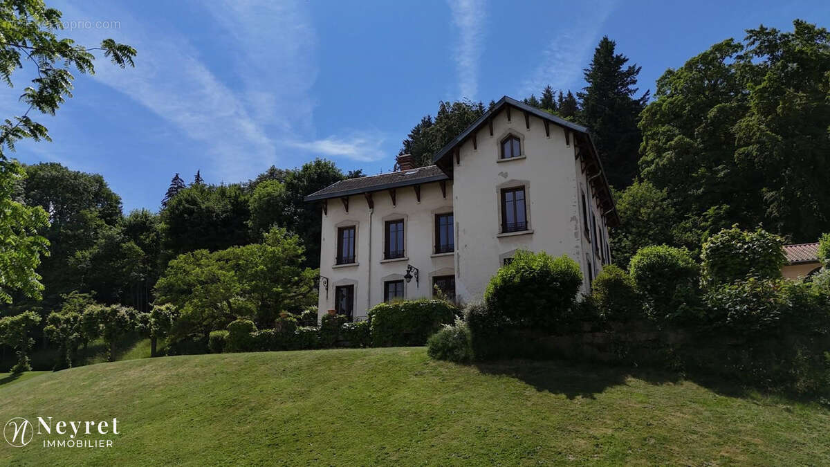 Maison à SAINT-BONNET-LE-CHATEAU