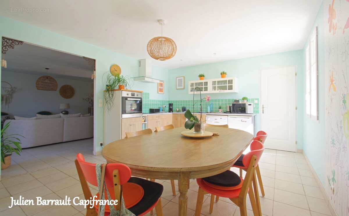 Maison familiale en pierre de 150m² avec 3 chambres rénovée en 2006 sur un terrain arboré et clos de 1617 m² - photo 11