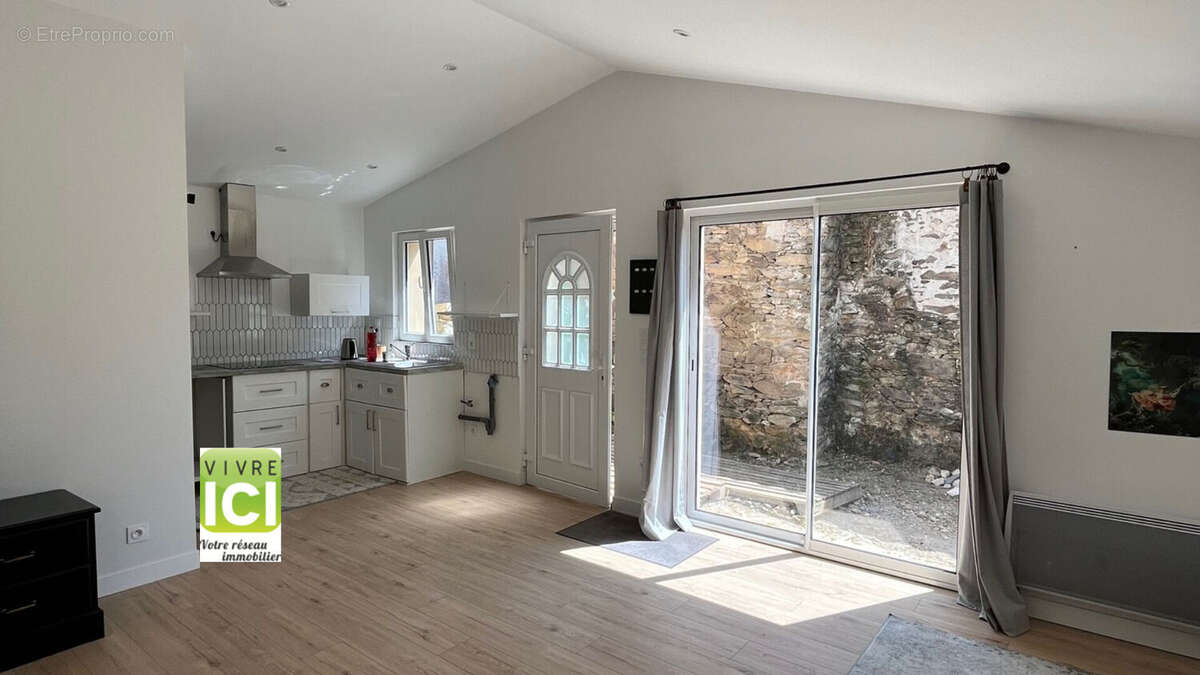 Maison à LA CHAPELLE-BASSE-MER