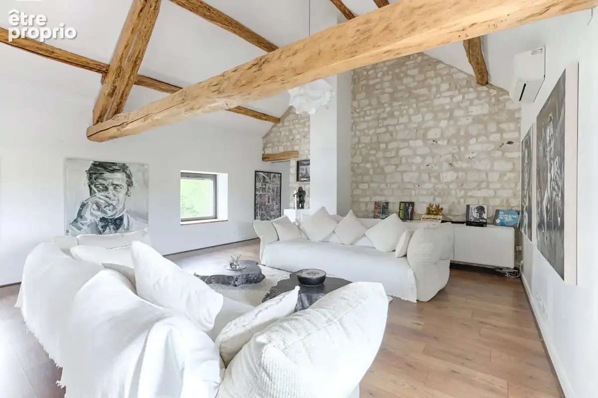 Corps de ferme rénové – 532 m² – 3 dépendances aménagées – Piscine - photo 11