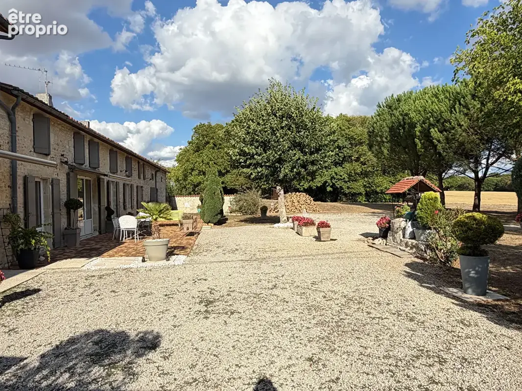 Magnifique propriété de caractère avec seconde maison, grange en pierre et vastes jardins à proximité de Nanteuil-en-Vallée - photo 27