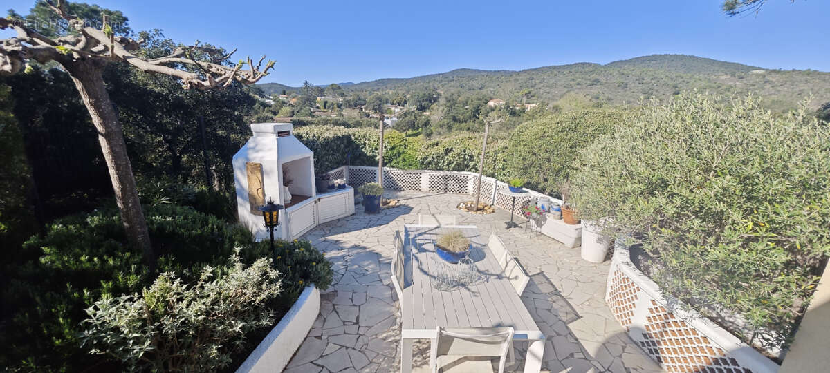 Maison à ROQUEBRUNE-SUR-ARGENS