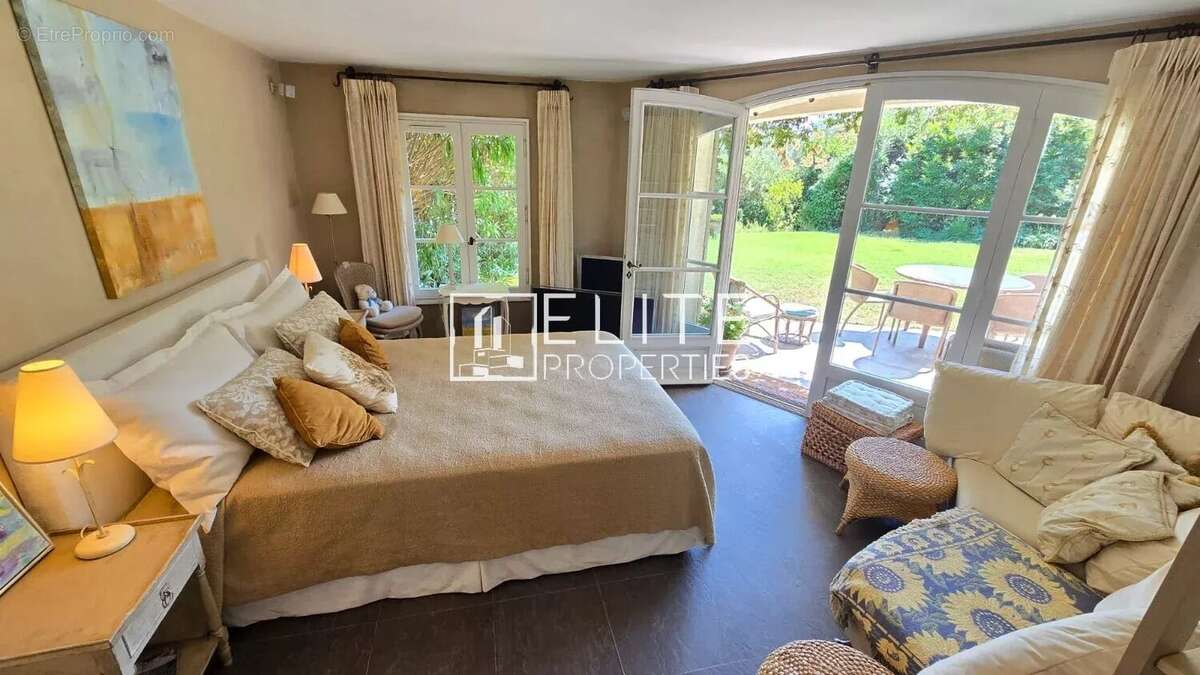 Maison 5 pièces de 193 m² - mouans-sartoux castellaras - photo 12