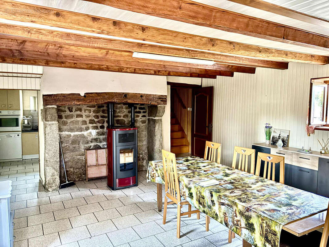 Maison à MERINCHAL