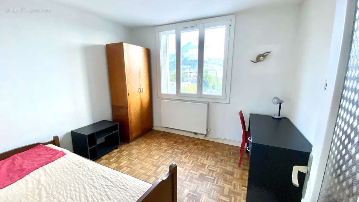 Appartement à SAINT-MARTIN-D'HERES