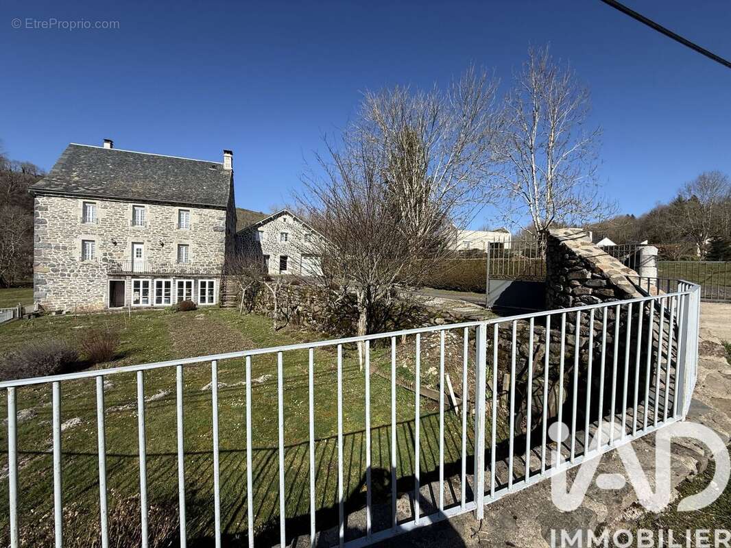 Photo 2 - Maison à LAGUIOLE