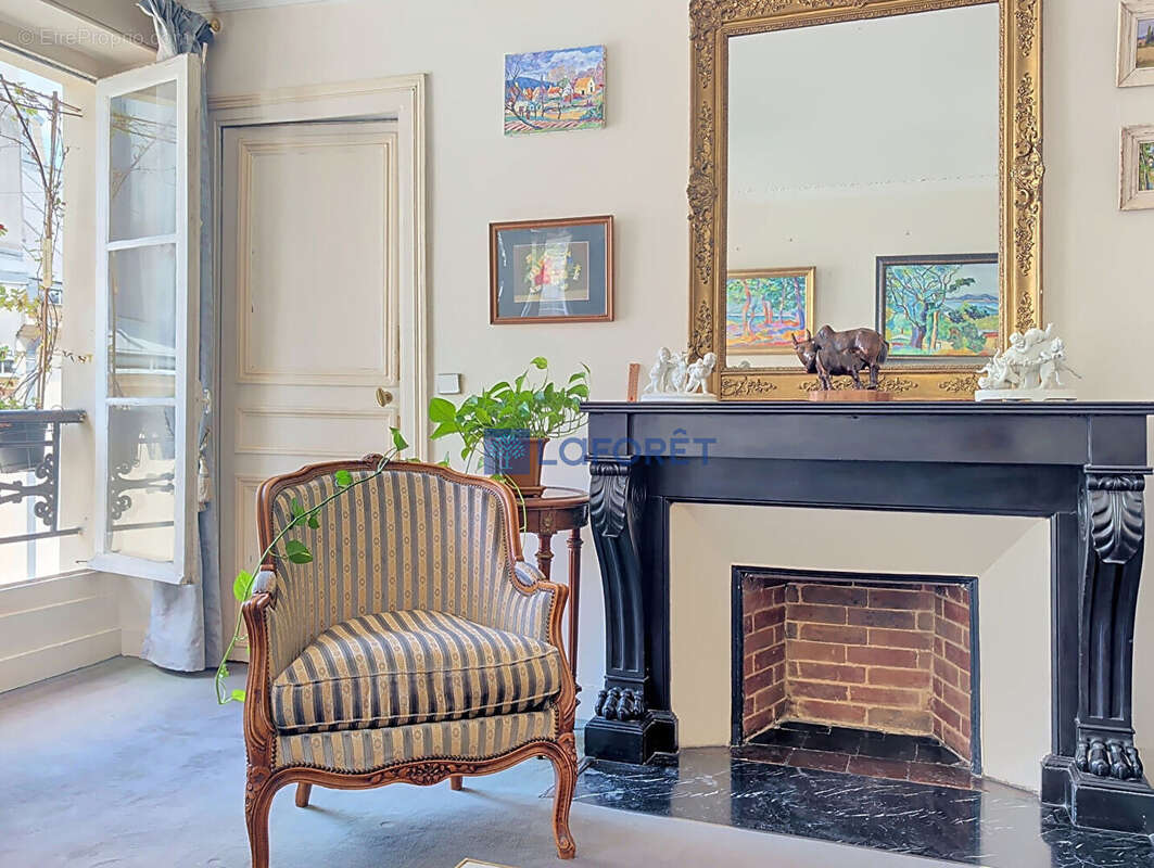 Appartement à PARIS-2E