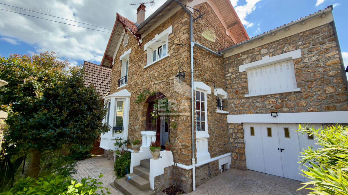 Maison à SAVIGNY-SUR-ORGE