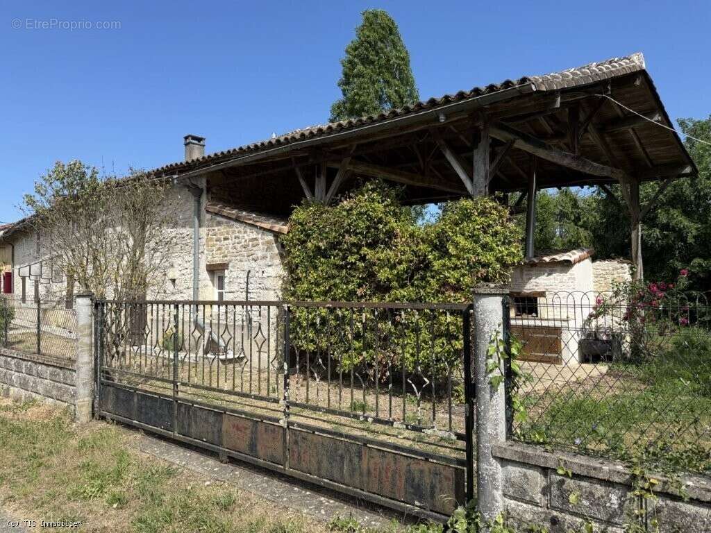 Maison à RUFFEC