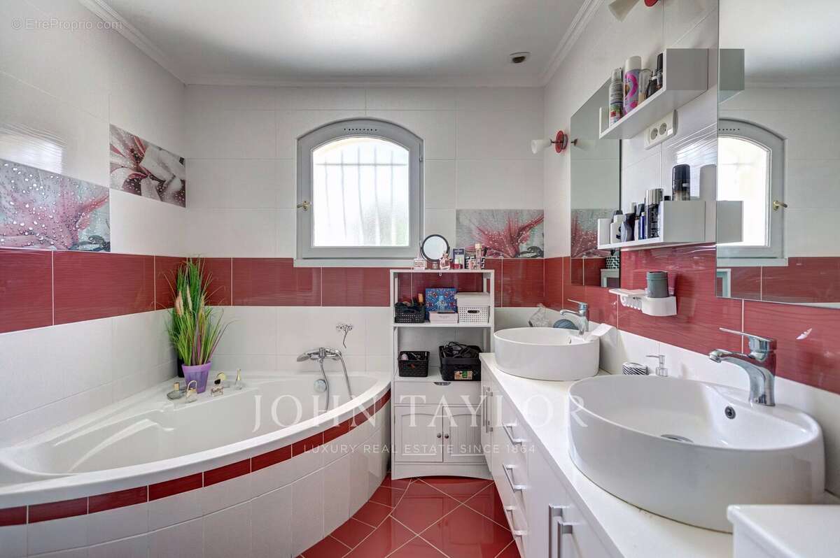 Maison à AMBARES-ET-LAGRAVE