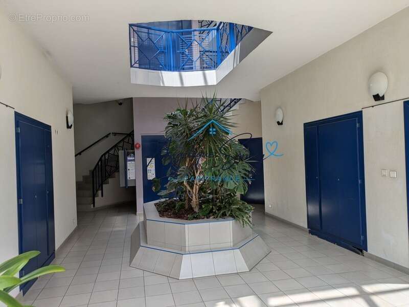 Calme, confort et commodités : découvrez ce T3 au cœur d’une résidence arborée - photo 16