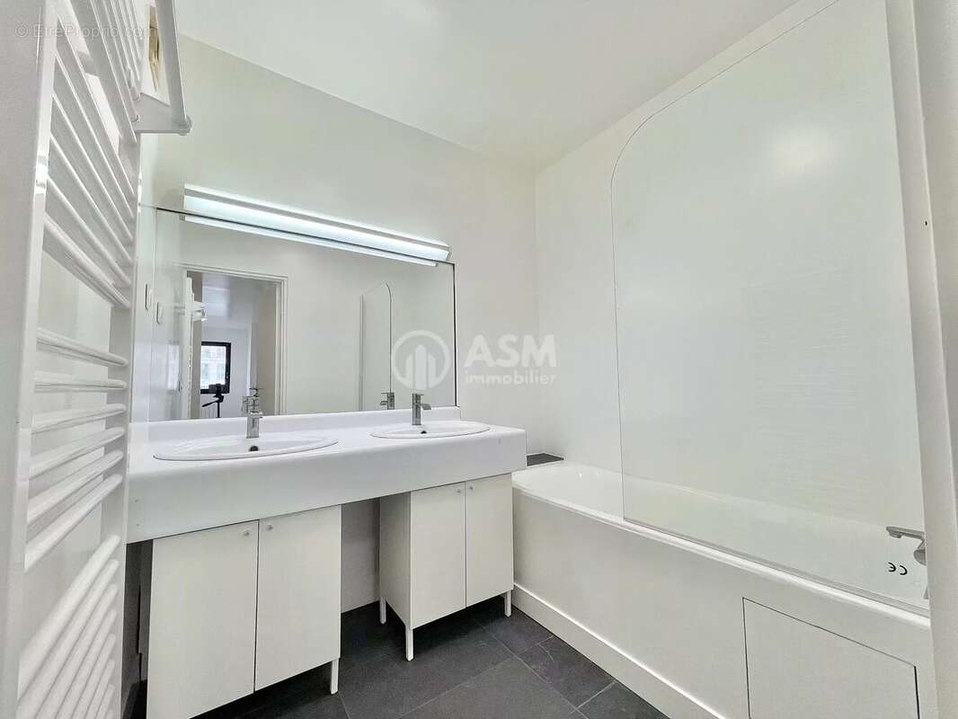 Appartement à COURBEVOIE