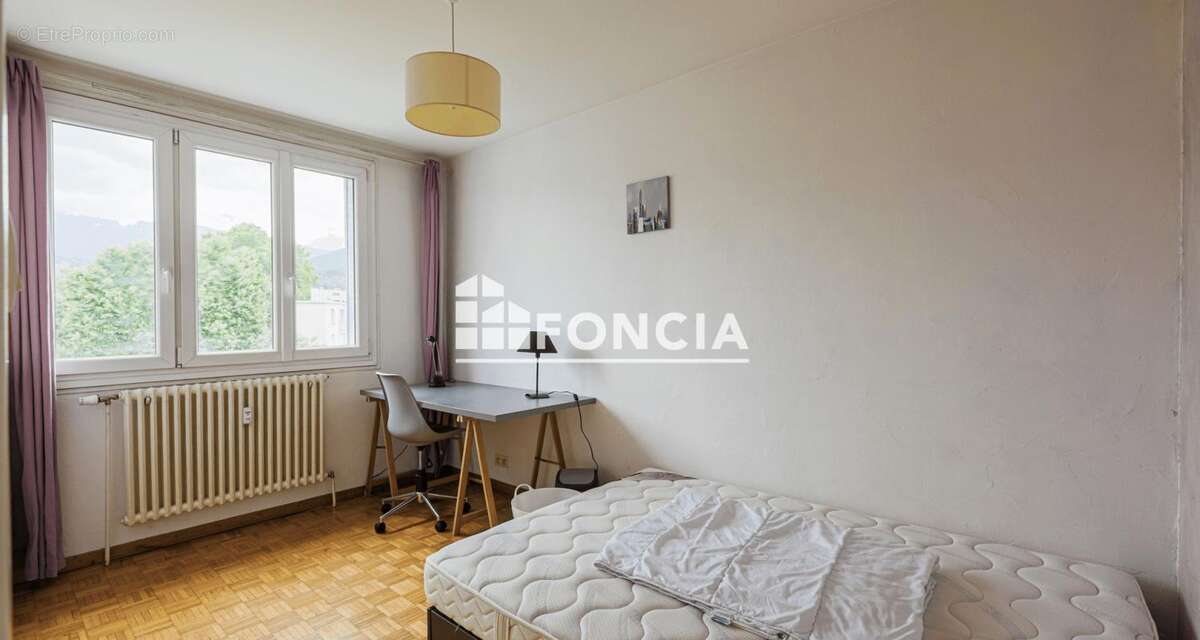 Appartement à SAINT-MARTIN-D'HERES